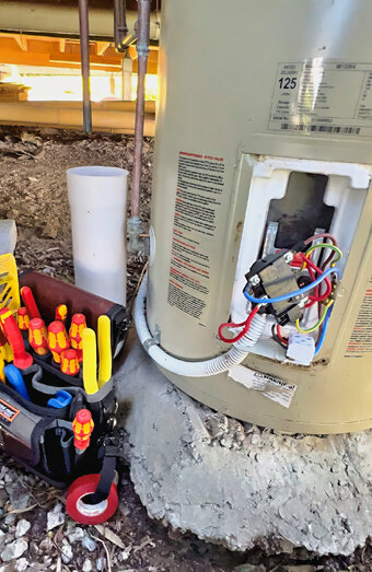 https://beckenhamhotwater.com.au/uploads/2025/06/electric-hot-water-system-49471.jpg
