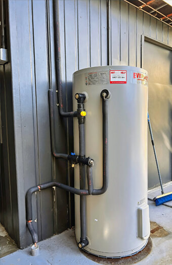 https://beckenhamhotwater.com.au/uploads/2025/06/electric-hot-water-system-68504.jpg