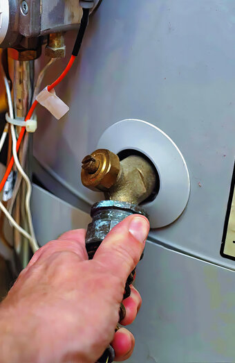 https://beckenhamhotwater.com.au/uploads/2025/06/hot-water-servicing-21854.jpg