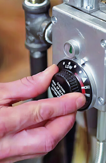 https://beckenhamhotwater.com.au/uploads/2025/06/hot-water-servicing-70418.jpg